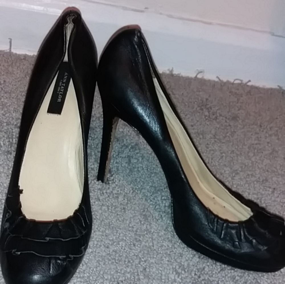 Ann Taylor Ruffle Leather Heels 7.5